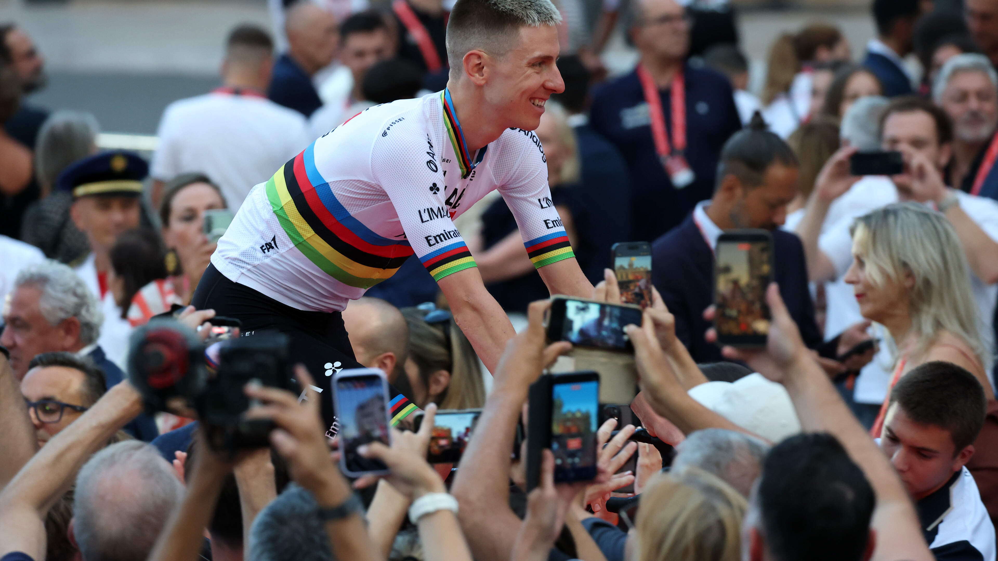 LIVE Vuelta | Ronde opent met korte tijdrit: slaat Pogacar, Van Aert, Tarling of een outsider toe?